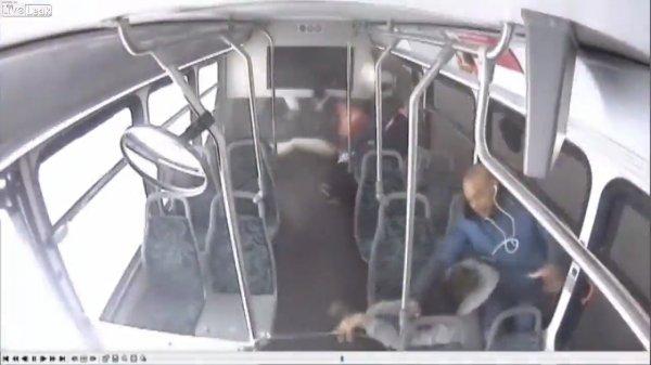 Amerika'da feci otobüs kazası kamerada