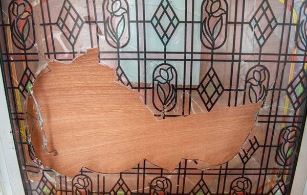 İngiltere'de 5 camiye balyozla saldırı