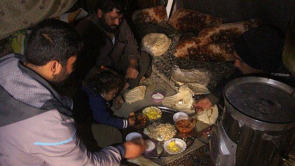 Suriye'de çocuklar yer altında büyüyor