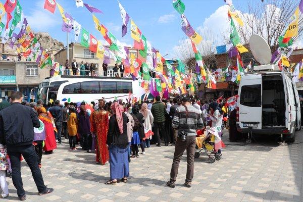 Pervin Buldan Diyarbakır'da boş sokaklara konuştu