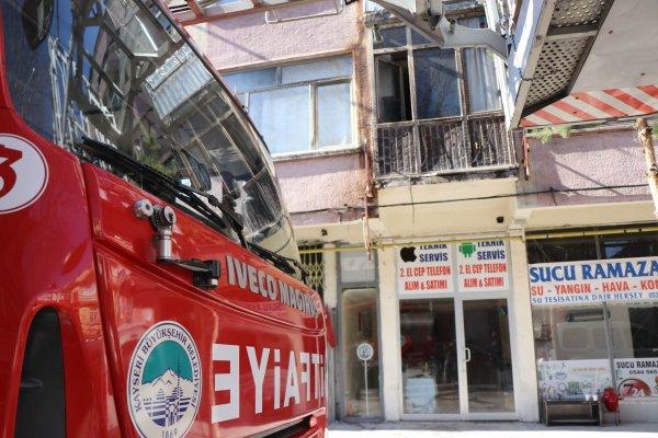 Sinir krizi geçiren kadın evini yaktı