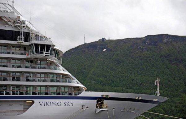 Norveç’te turist gemisi, bin 300 yolcusuyla sürükleniyor