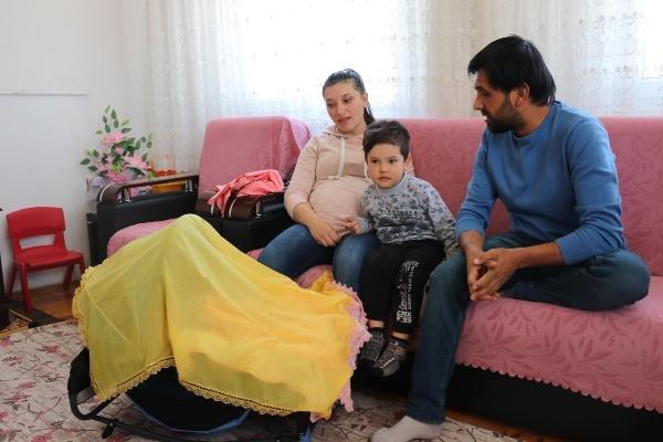 Deprem anında doğum yaptı