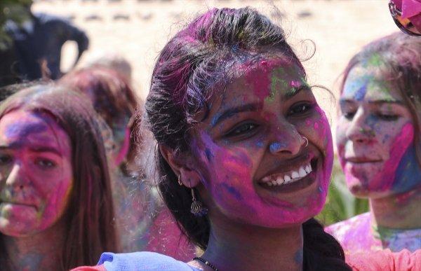 Senegal'de Holi Festivali