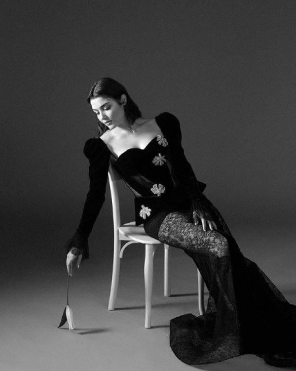 Hande Erçel'in makyajsız hali