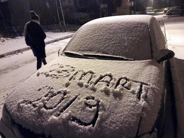 Doğuda kar yağışı sürüyor