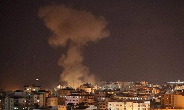 İsrail Gazze'yi bombalıyor