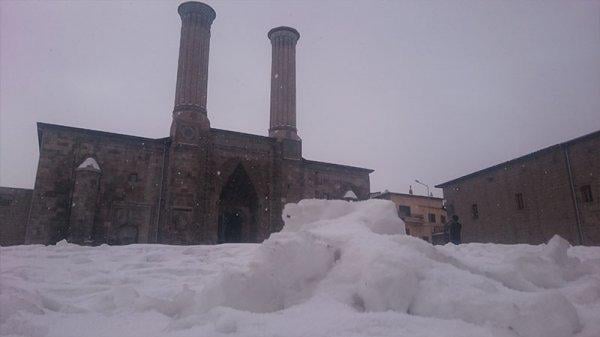 Erzurum'a bahar gelmiyor