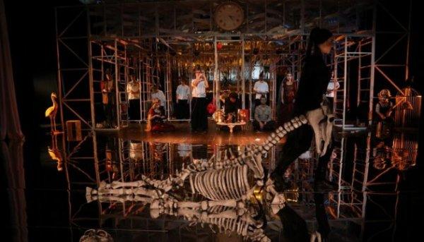 Emir Kusturica'nın Ocakta Bahar oyunu seyirciyle buluştu