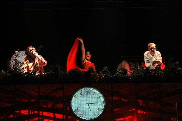 Emir Kusturica'nın Ocakta Bahar oyunu seyirciyle buluştu