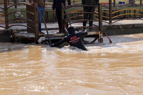 İHH'dan Musul'da batan feribota yardım