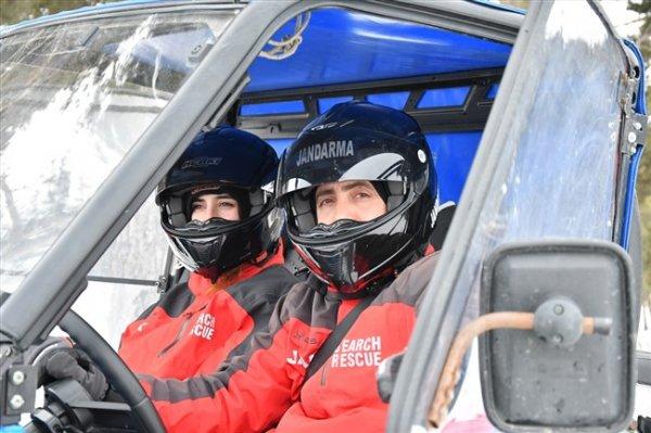 Mehmetçik kayak tutkunlarına da güven veriyor