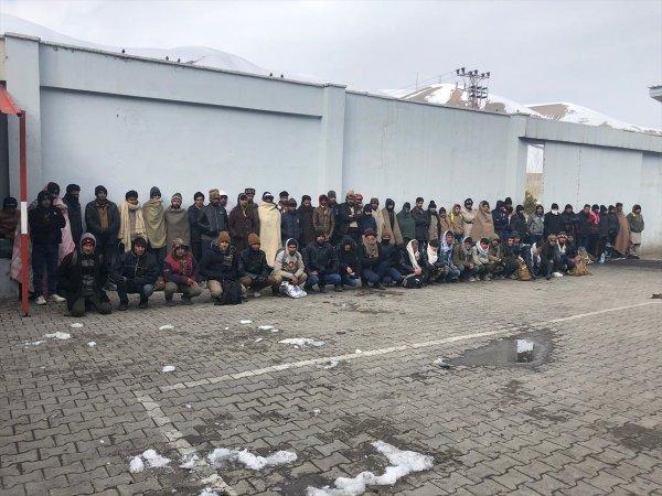 Van'da 95 düzensiz göçmen yakalandı