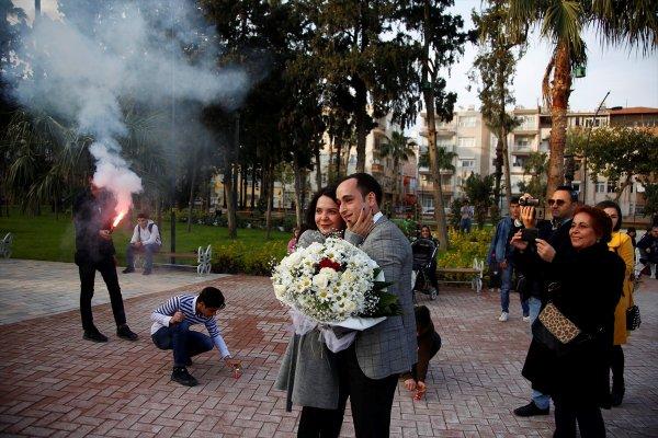 Hatay'da gözaltında evlenme teklifi