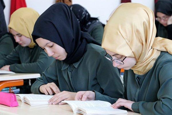 Öğretmenlerden kitap okuma farkındalığı için sessiz klip