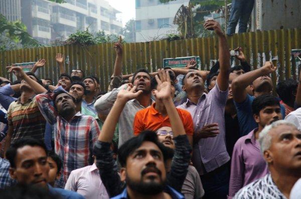 Bangladeş’te 22 katlı binada yangın: 5 ölü