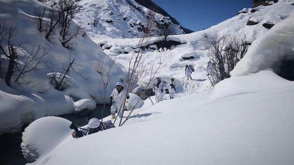 Kars'ta jandarma timleri PKK avında