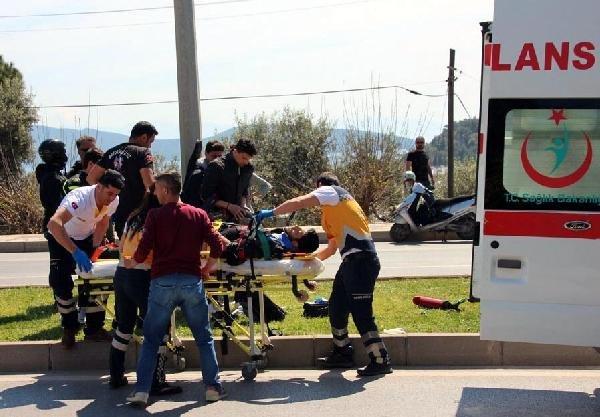 Motosiklet refüje çarptı, 17 yaşındaki genç öldü