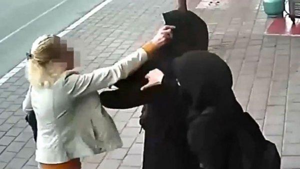 Adana'da başörtülü kızlara saldırı