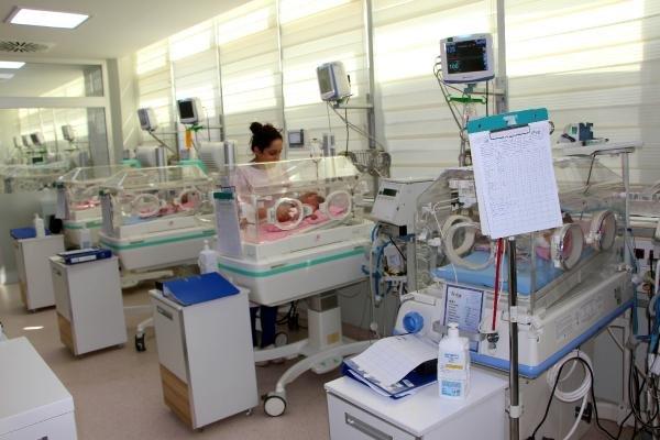 Ailesi ameliyata karşı çıktı, mahkeme bebeği kurtardı