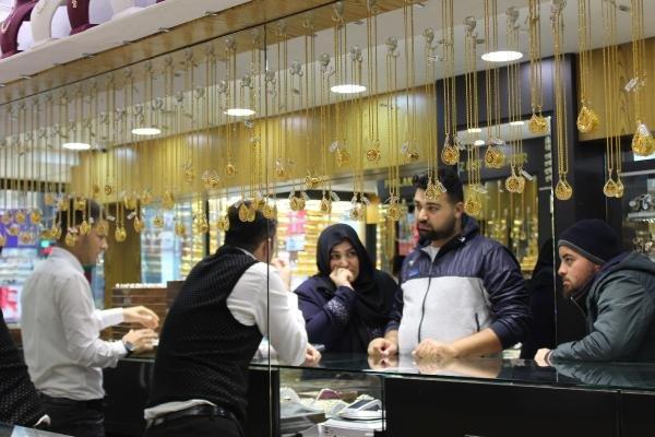 Çeyreğe taksit olmasa da kuyumcu mutlu oldu