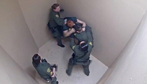 ABD'de mahkuma 8 gardiyanla işkence