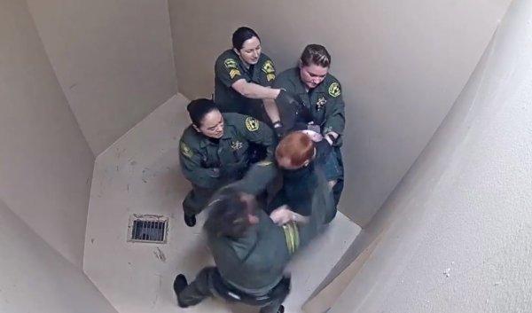 ABD'de mahkuma 8 gardiyanla işkence