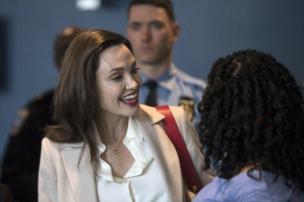 Jolie: Sivillerin korunması hükümetlerin birincil görevi