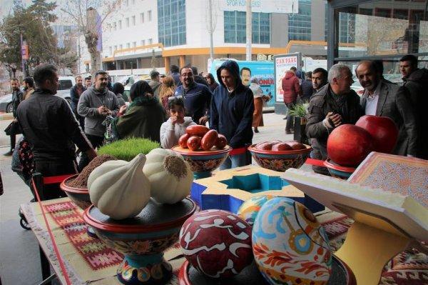 İranlı turistlere Van'da 'Haft Sin' sofrası