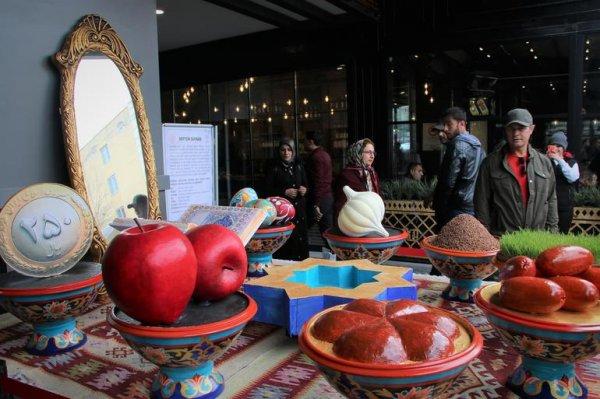 İranlı turistlere Van'da 'Haft Sin' sofrası