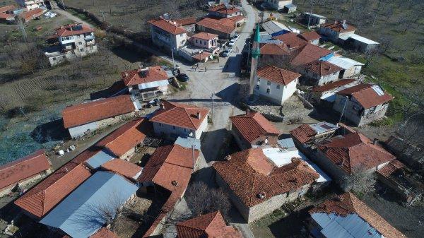 10 haneli köyde 3 muhtar adayı yarıştı