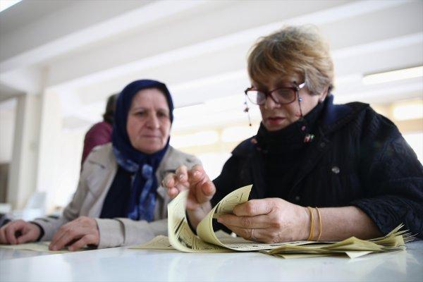Antalya'da millet sandık başında
