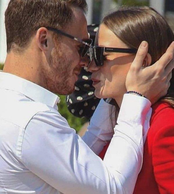 Serenay Sarıkaya ve Kerem Bursin kavuştu