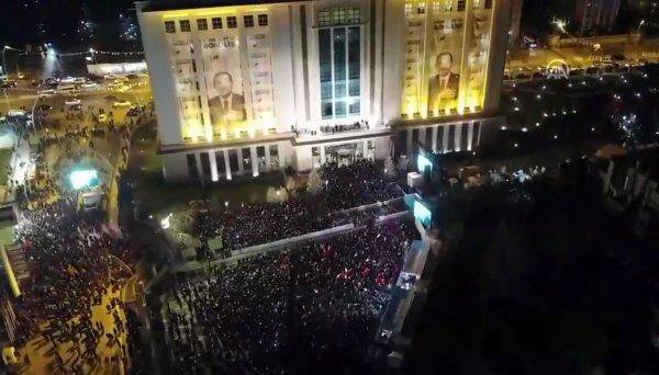 Cumhurbaşkanı Erdoğan balkon konuşmasını yaptı