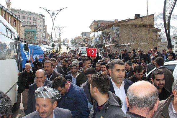 Şemdinli'de seçim kutlaması