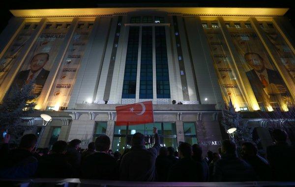 Cumhurbaşkanı Erdoğan balkon konuşmasını yaptı