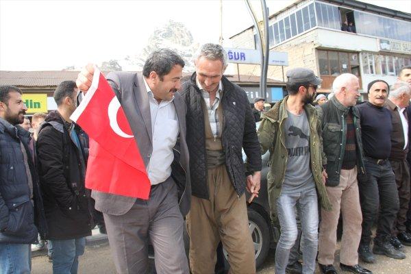 Şemdinli'de seçim kutlaması