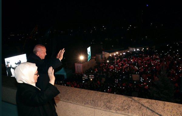 Cumhurbaşkanı Erdoğan balkon konuşmasını yaptı