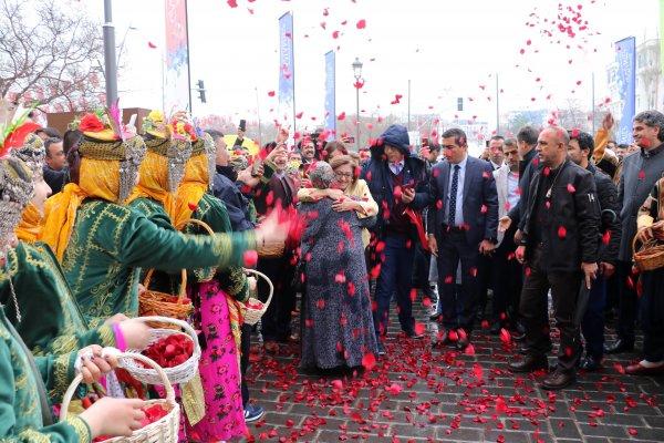 Fatma Şahin'e coşkulu karşılama