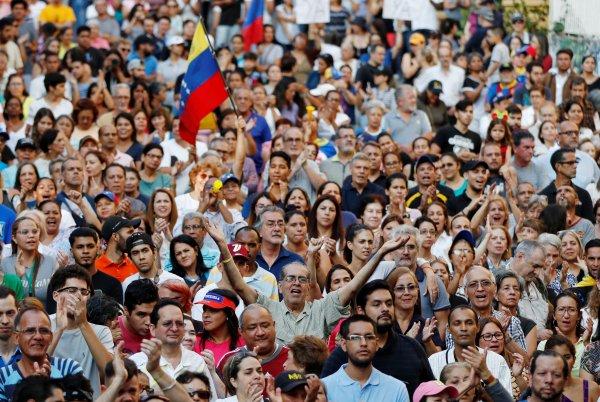 Maduro, Venezuela'nın enerji bakanını görevden aldı