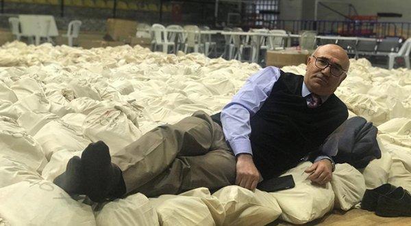 CHP'li Tanal oyların üzerine yatarak nöbet tuttu