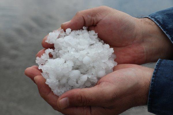 Diyarbakır'a dolu yağdı