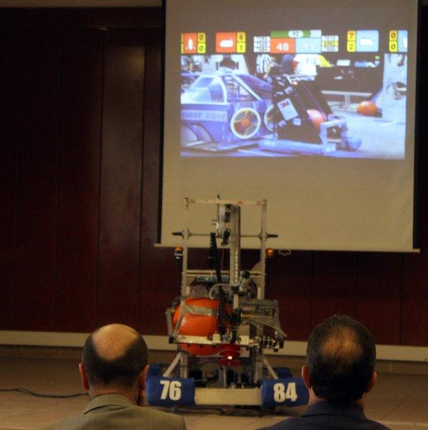 Mars’taki insansız aracın benzerini yapan liselilere ödül