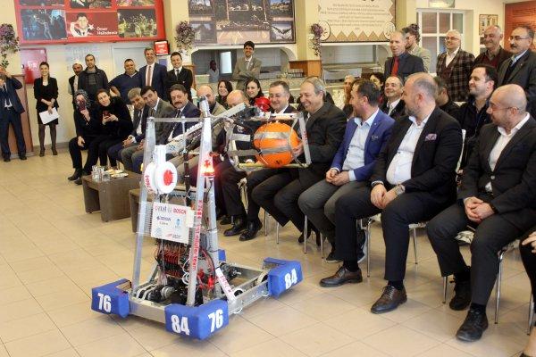 Mars’taki insansız aracın benzerini yapan liselilere ödül