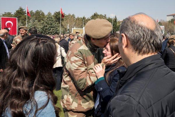 Bedelliler çakı gibi asker oldu