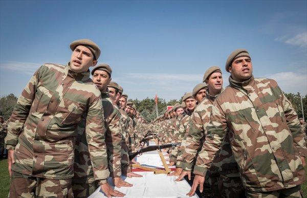 Bedelliler çakı gibi asker oldu