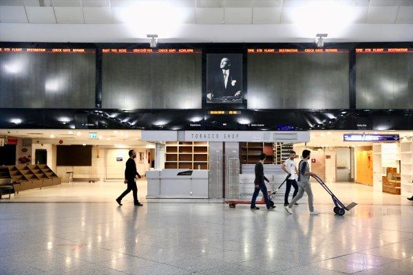 Atatürk Havalimanı'na gözyaşlarıyla veda