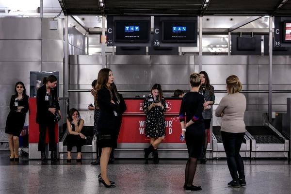 Atatürk Havalimanı'na gözyaşlarıyla veda