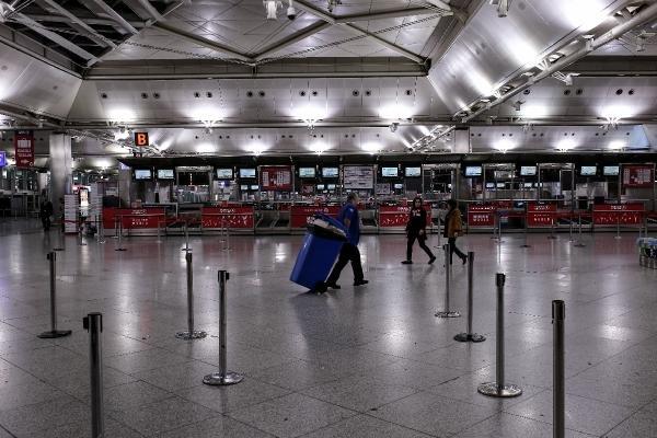 Atatürk Havalimanı'na gözyaşlarıyla veda