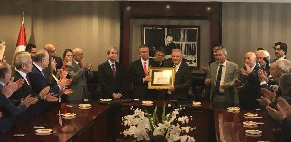 Mansur Yavaş mazbatasını aldı